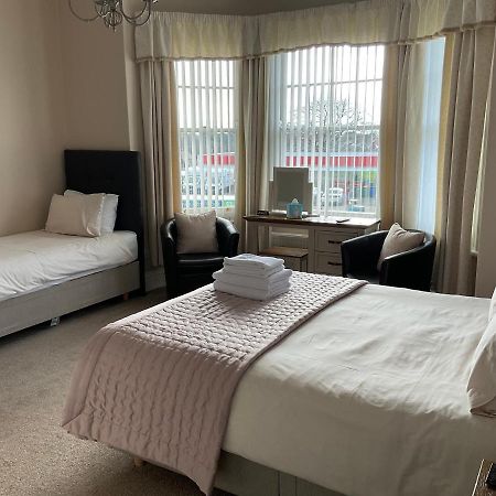 Glenora Guest House Вітбі Екстер'єр фото