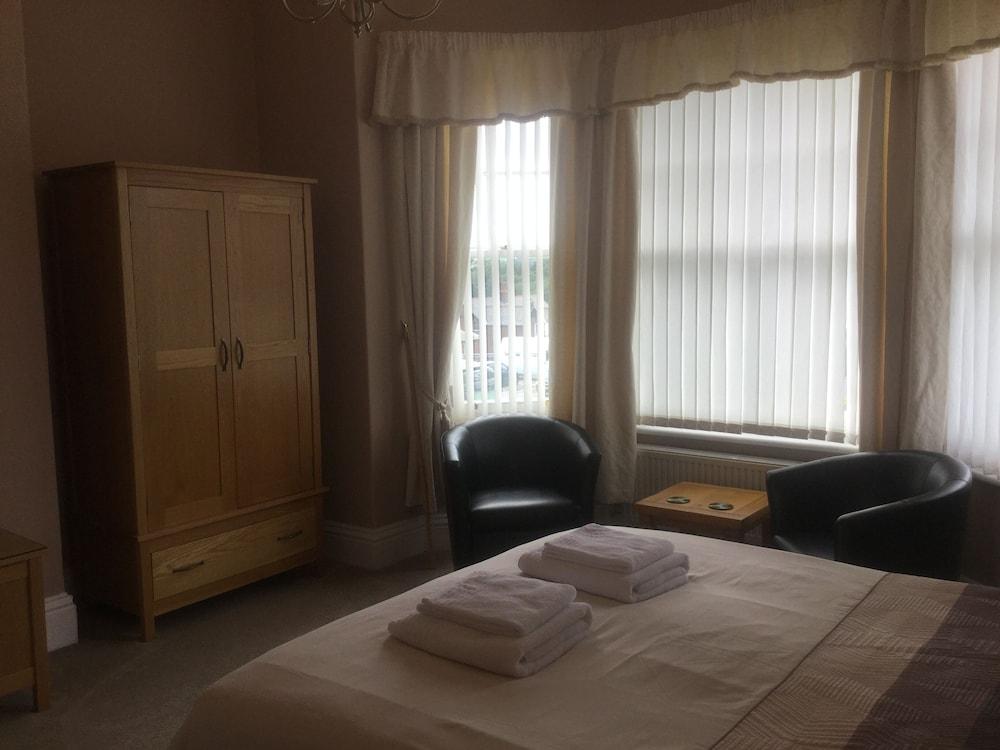 Glenora Guest House Вітбі Екстер'єр фото