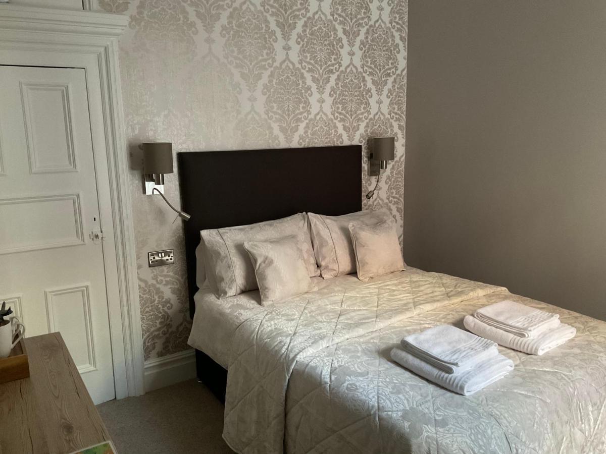 Glenora Guest House Вітбі Екстер'єр фото