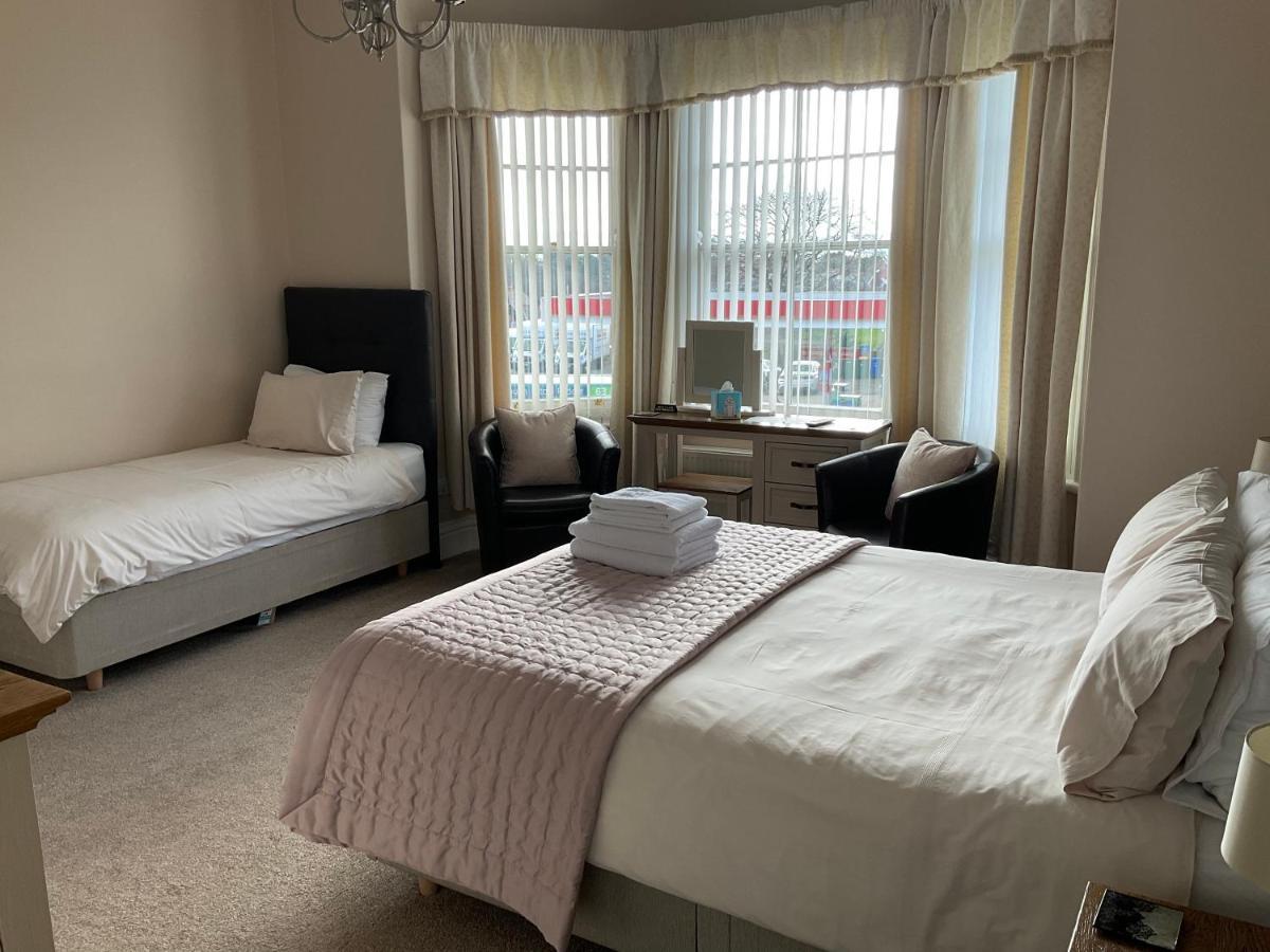 Glenora Guest House Вітбі Екстер'єр фото