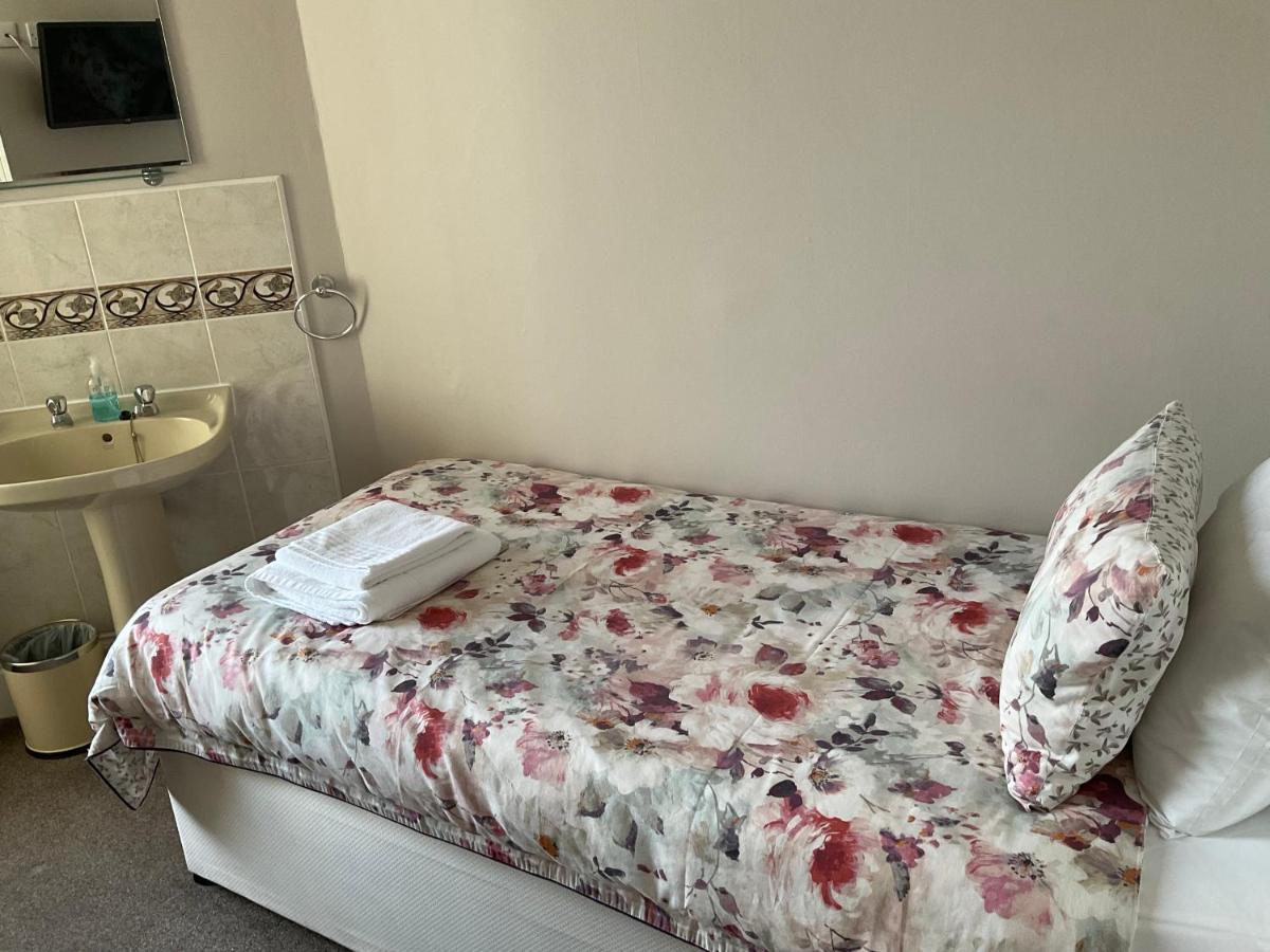 Glenora Guest House Вітбі Екстер'єр фото