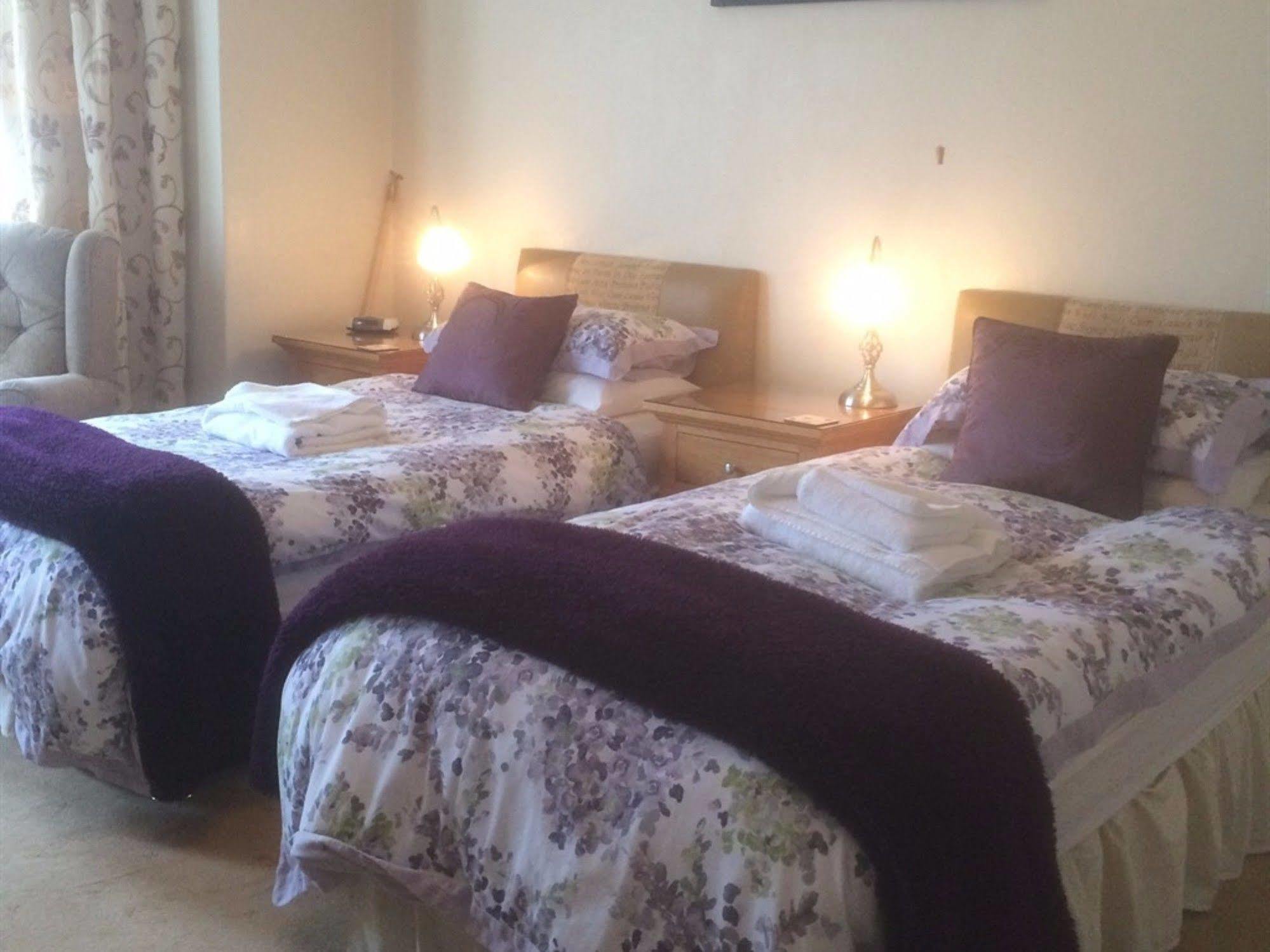 Glenora Guest House Вітбі Екстер'єр фото
