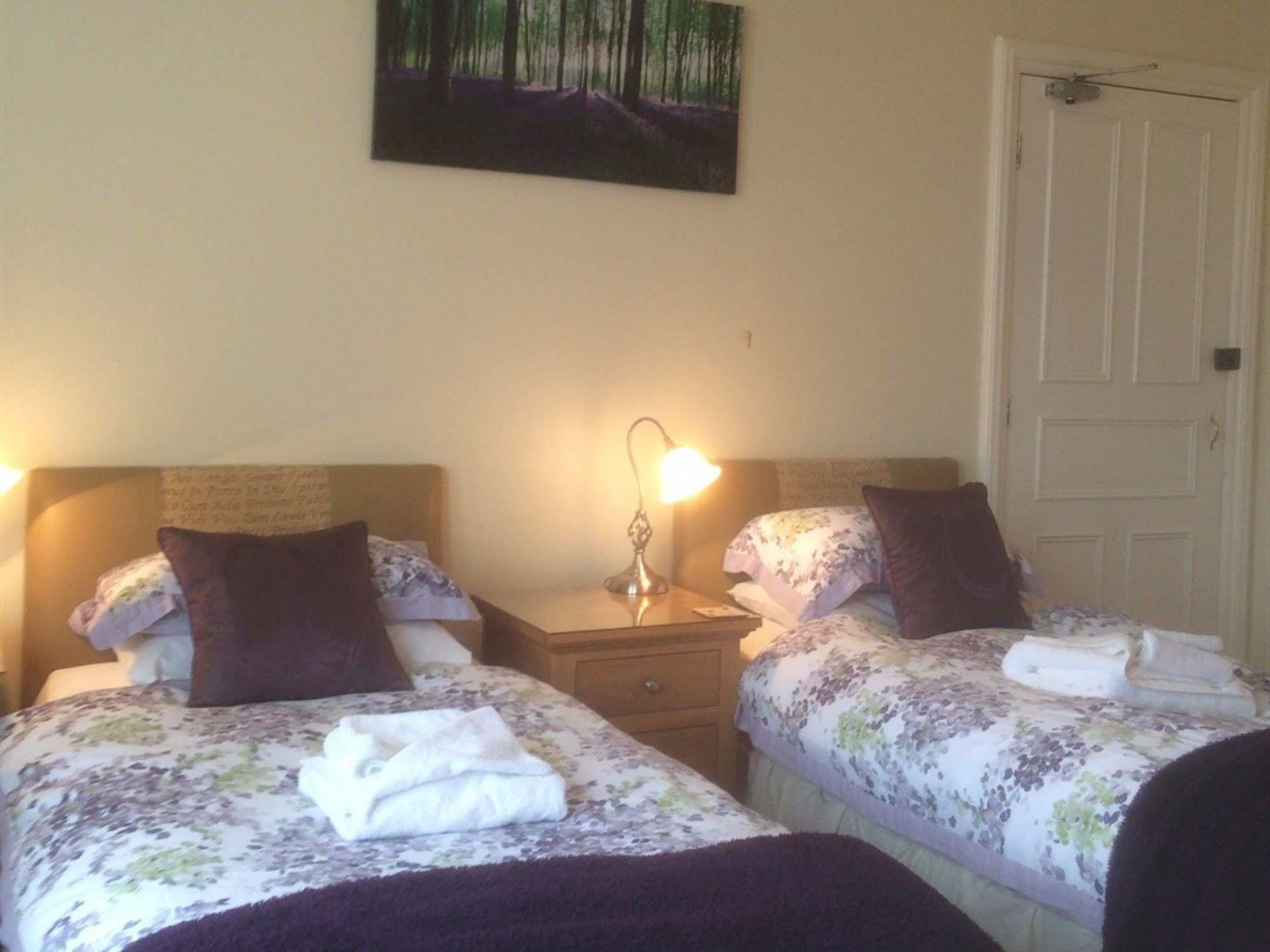Glenora Guest House Вітбі Екстер'єр фото